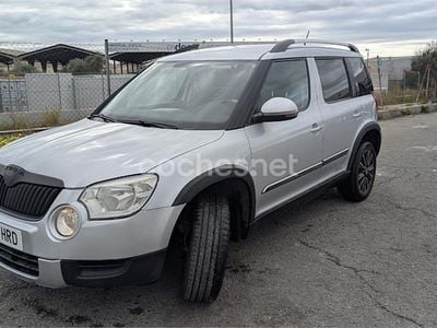 Usado Skoda Yeti Ambition 105 CV (77 kW) 2013 Gris / plata SUV