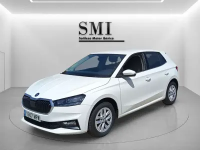 Usado Skoda Fabia Selection 95 CV (69 kW) 2024 Blanco Utilitario