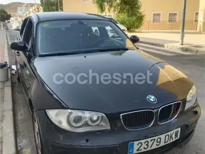 Usado BMW 118 122 CV (89 kW) 2005 Negro Utilitario