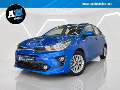 Usado Kia Rio 84 CV (61 kW) 2023 Azul Berlina