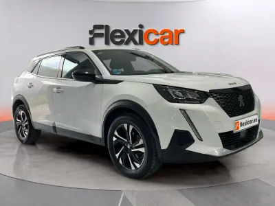 Usado Peugeot 2008 Allure 110 CV (80 kW) 2022 Blanco SUV