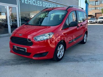 Usado Ford Tourneo Courier Trend 100 CV (73 kW) 2017 Rojo Monovolumen