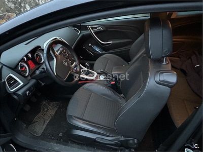 Usado Opel Astra GTC Sportive 165 CV (121 kW) 2011 Negro Berlina