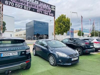 Usado Ford Focus Trend 116 CV (85 kW) 2014 Gris / plata Berlina