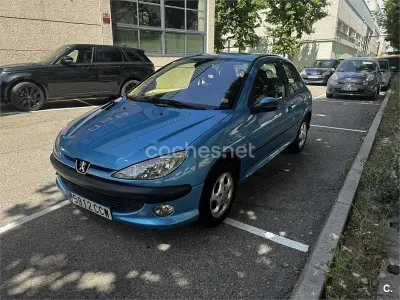 Usado Peugeot 206 75 CV (55 kW) 2002 Azul Berlina