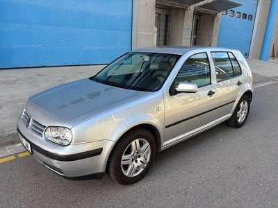 Usado VW Golf IV Highline 102 CV (75 kW) 2002 Plateado Utilitario