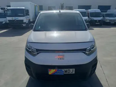 Usado Fiat Doblò 131 CV (96 kW) 2023 Blanco Monovolumen