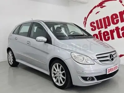 Usado Mercedes B200 136 CV (100 kW) 2006 Gris / plata Monovolumen