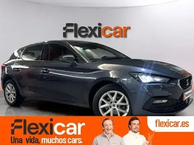 Usado Seat Leon Style 130 CV (95 kW) 2023 Gris Berlina