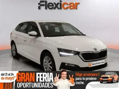 Usado Skoda Scala Ambition 110 CV (80 kW) 2021 Blanco Utilitario