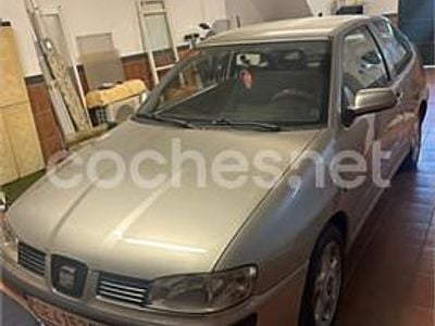 Gris / plata Usado 2000 Seat Cordoba Sport Berlina | 2450 € (Precio justo)