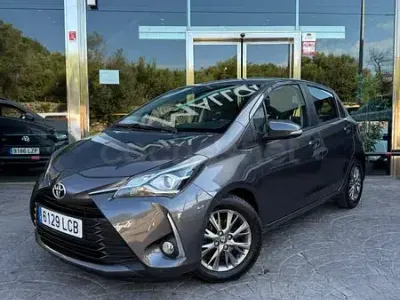 Occasion Toyota Yaris Active 111 ch (81 kW) 2019 Gris Berline