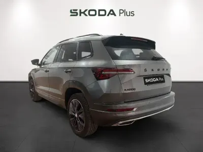 Usado Skoda Karoq SportLine 150 CV (110 kW) 2022 Gris SUV