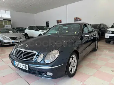 Usado Mercedes E270 Avantgarde 177 CV (130 kW) 2004 Azul Berlina