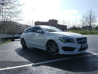 Usado Mercedes CLA200 Shooting Brake AMG line 136 CV (100 kW) 2016 Blanco Familiar