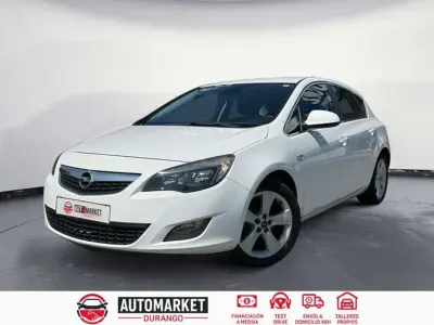 Usado Opel Astra Cosmo 140 CV (102 kW) 2011 Blanco Berlina