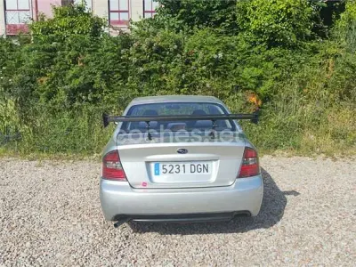 Usado Subaru Legacy 140 CV (102 kW) 2005 Gris / plata Berlina