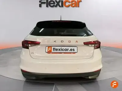 Usado Skoda Fabia Selection 95 CV (69 kW) 2024 Blanco Berlina