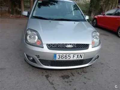 Usado Ford Fiesta 68 CV (50 kW) 2007 Gris / plata Utilitario