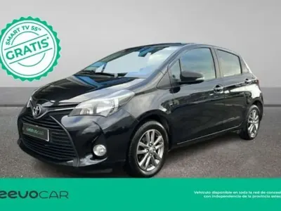 Usado Toyota Yaris Active 69 CV (50 kW) 2017 Negro Utilitario