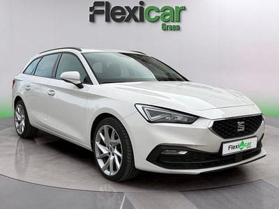 Usado Seat Leon FR 110 CV (80 kW) 2022 Blanco Familiar