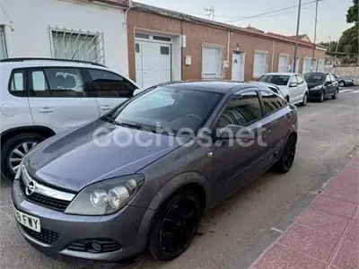 Usado Opel Astra GTC Enjoy 100 CV (73 kW) 2007 Gris / plata Berlina