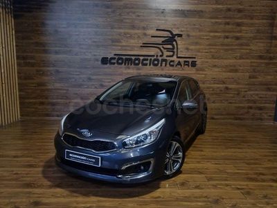 Usado Kia Ceed GT 136 CV (100 kW) 2016 Gris / plata Berlina