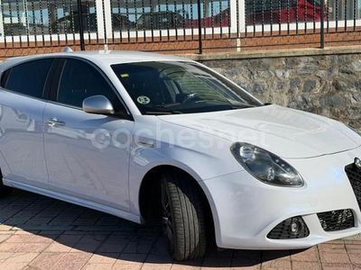 Blanco Usado 2013 Alfa Romeo Giulietta Distinctive Berlina | 9900 € (Un poco caro)