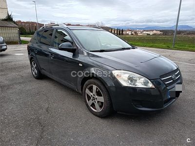 Usado Kia Ceed 122 CV (89 kW) 2007 Gris / plata Utilitario