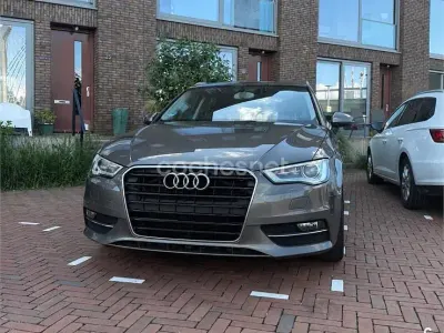Usado Audi A3 110 CV (80 kW) 2013 Gris / plata Berlina