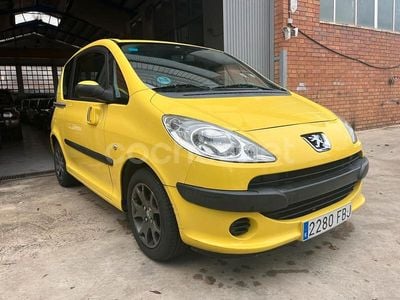 Amarillo Usado 2006 Peugeot 1007 Monovolumen | 3990 € (Precio justo)