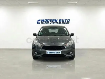 Usado Ford Focus Titanium 125 CV (91 kW) 2016 Gris / plata Berlina