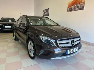 Usado Mercedes GLA200 Style 136 CV (100 kW) 2015 Marrón SUV