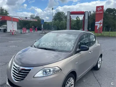 Usado Lancia Ypsilon Gold 85 CV (62 kW) 2014 Beige Utilitario