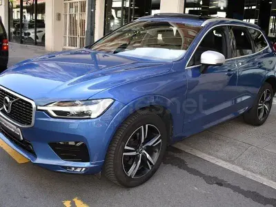 Usado Volvo XC60 R-Design 190 CV (139 kW) 2019 Azul SUV