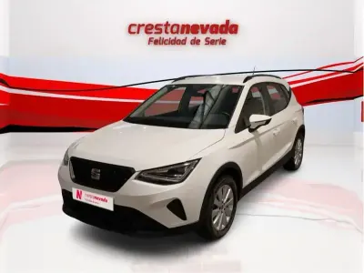 Usado Seat Arona Style 110 CV (80 kW) 2023 Blanco SUV