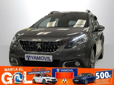 Usado Peugeot 2008 Allure 130 CV (95 kW) 2019 Gris / plata SUV