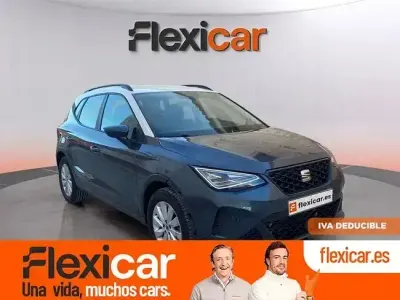 Usado Seat Arona Style 110 CV (80 kW) 2022 Gris / plata SUV