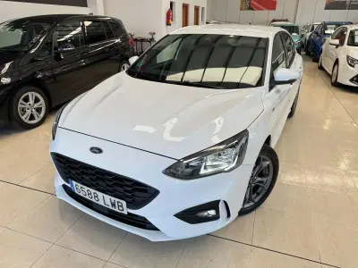 Używany Ford Focus ST-Line 125 KM (91 kW) 2022 Biały Sedan/Limuzyna
