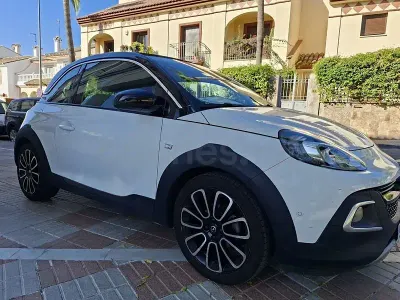 Usado Opel Adam Rocks 100 CV (73 kW) 2017 Blanco Utilitario