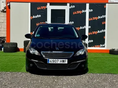 Käytetty Peugeot 308 Active 155 HP (114 kW) 2014 Musta Sedan