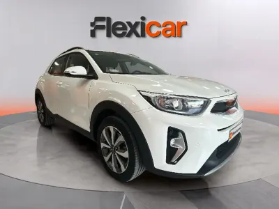 Usado Kia Stonic 101 CV (74 kW) 2025 Blanco SUV