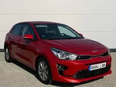 Usado Kia Rio 100 CV (73 kW) 2022 Rojo