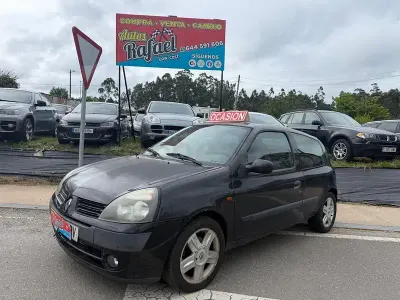 Usado Renault Clio II Expression 100 CV (73 kW) 2003 Negro Berlina