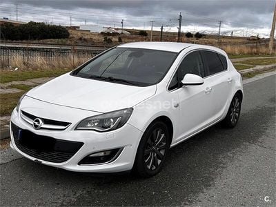Blanco Usado 2014 Opel Astra Business Berlina | 7999 € (Un poco caro)