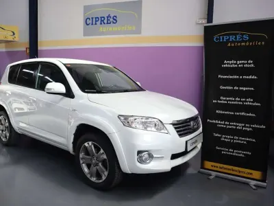 Käytetty Toyota RAV4 Executive 150 HP (110 kW) 2011 Valkoinen Katumaasturi
