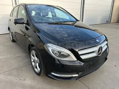 Begagnad Mercedes B180 109 HK (80 kW) 2012 Svart Minibuss
