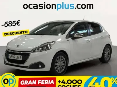 Usado Peugeot 208 Style 82 CV (60 kW) 2016 Blanco Utilitario