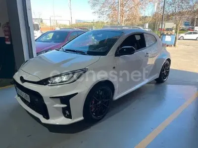 Usado Toyota Yaris 261 CV (191 kW) 2021 Blanco Utilitario