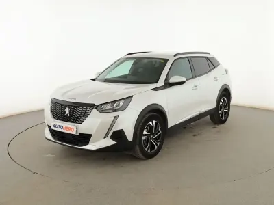 Usado Peugeot 2008 Allure 131 CV (96 kW) 2020 Blanco SUV